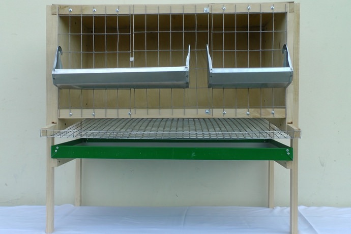 Стандартные, наиболее удобные размеры выбираются исходя из размеров помещения, выделенного под обустройства птичника с клеточной системой содержания птицы